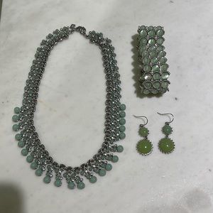 Woman’s jewelry set